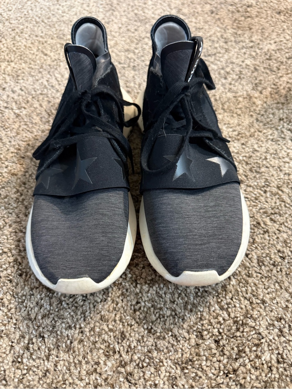 Black Star-Accent Slip-On Athletic Shoes